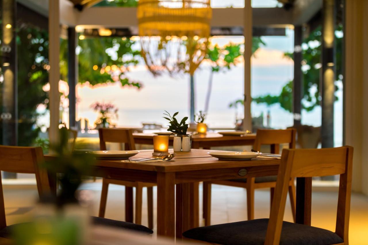 Outrigger Khao Lak Beach Resort - Sha Extra Plus Εξωτερικό φωτογραφία The restaurant at the resort