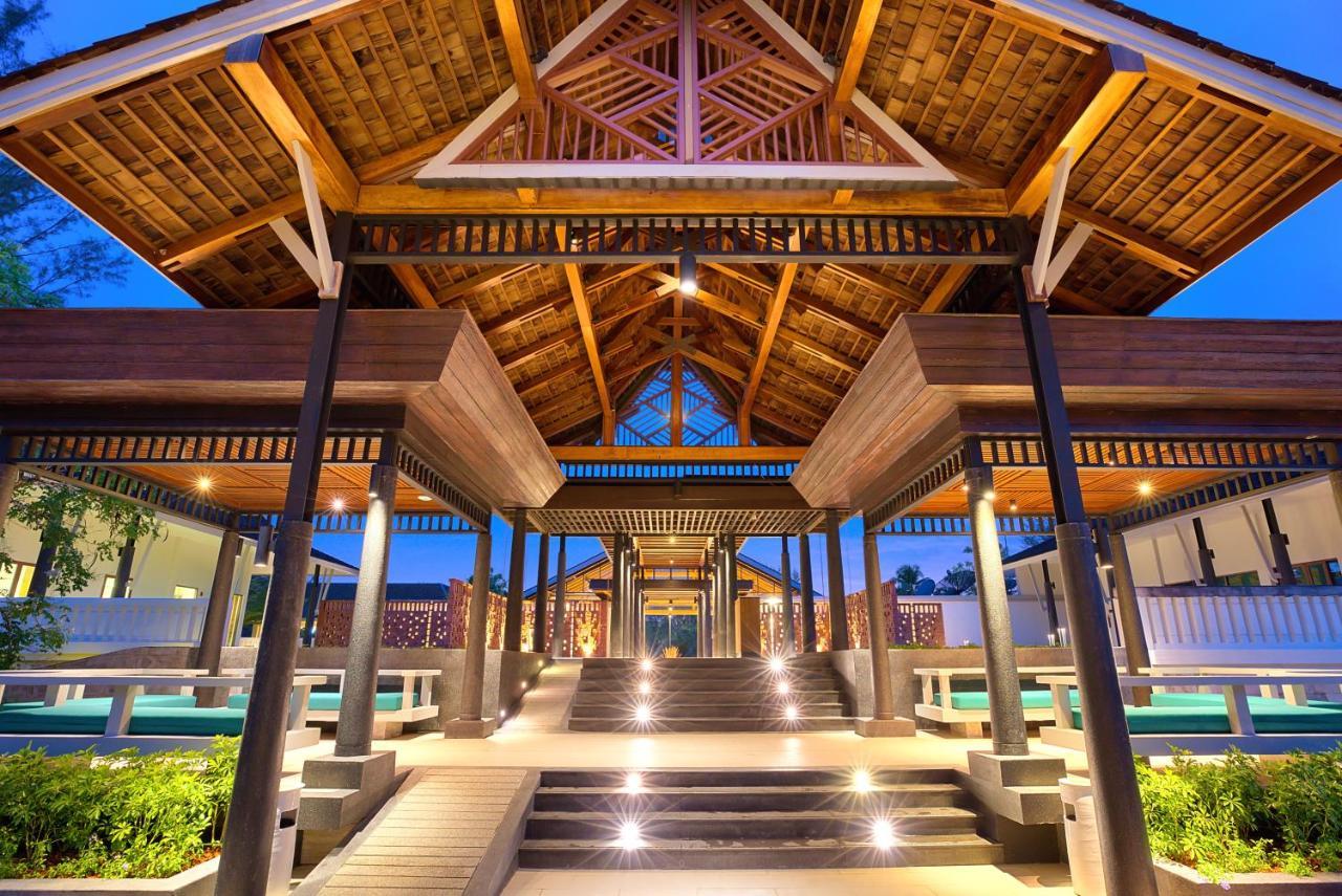Outrigger Khao Lak Beach Resort - Sha Extra Plus Εξωτερικό φωτογραφία The entrance of the resort