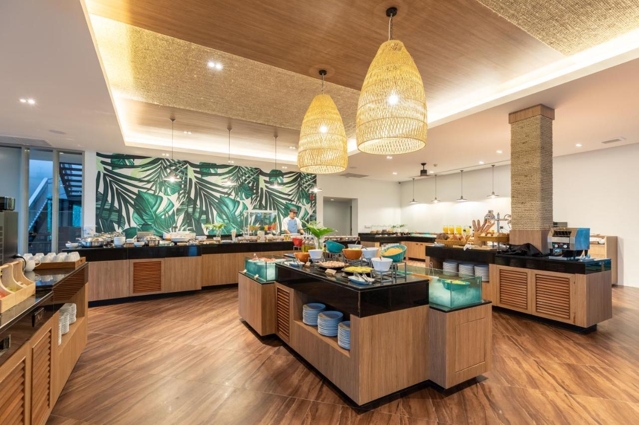 Outrigger Khao Lak Beach Resort - Sha Extra Plus Εξωτερικό φωτογραφία The buffet at the hotel