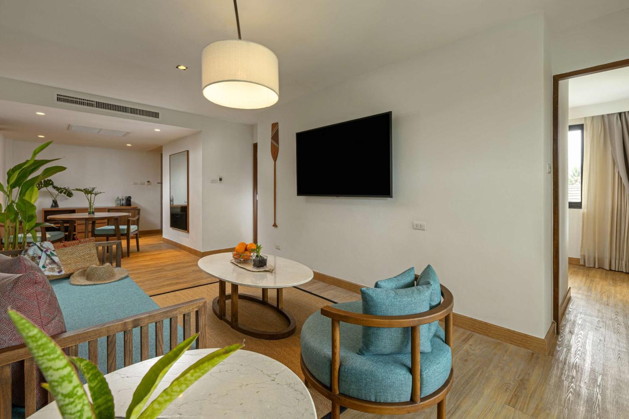 Outrigger Khao Lak Beach Resort - Sha Extra Plus Εξωτερικό φωτογραφία A suite at the hotel